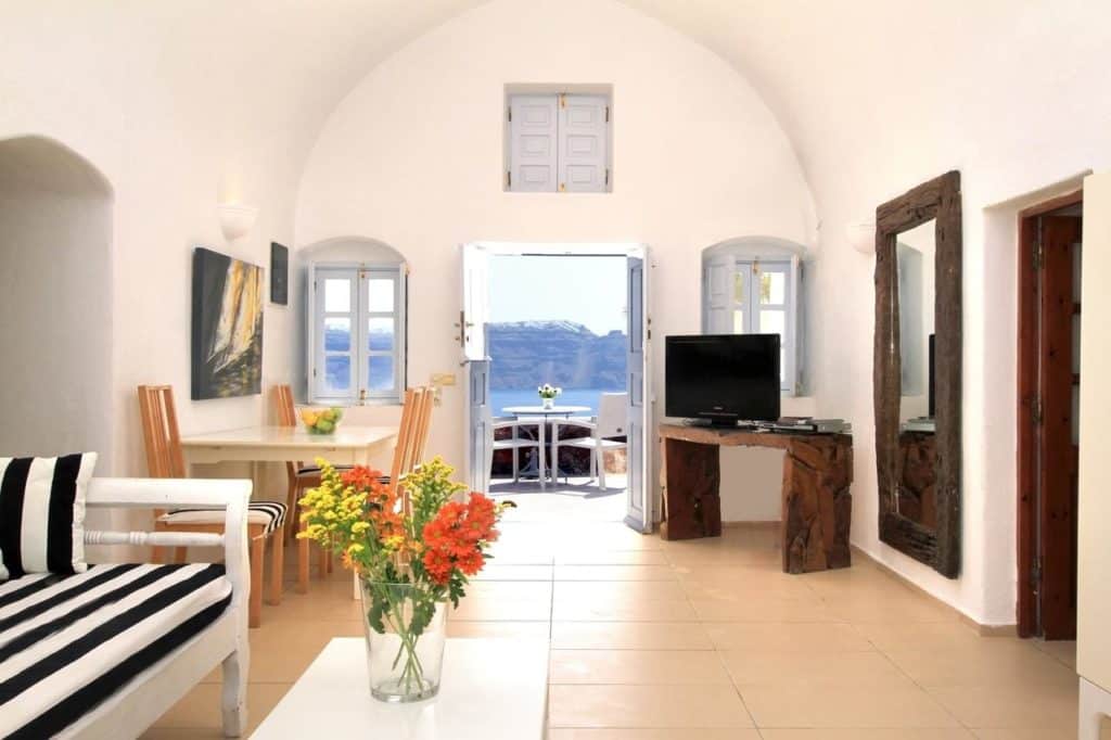 Sala de quarto do hotel Residence Suites com vista para o mar