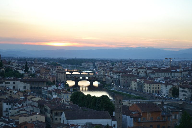 Ponte Vecchio sobre o Rio Arno, em Florença