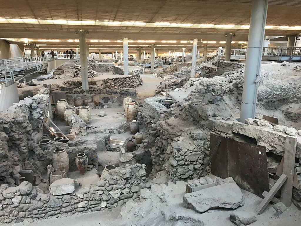 As ruínas do sítio arqueológico de Akrotiri