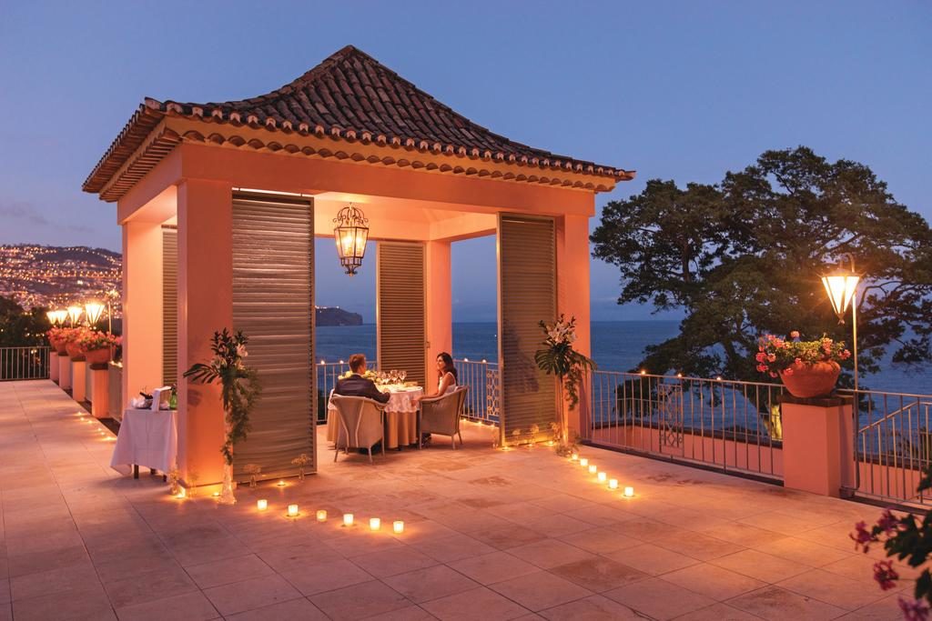 Jantar romântico com vista no Belmond Reid's Palace, na Ilha da Madeira
