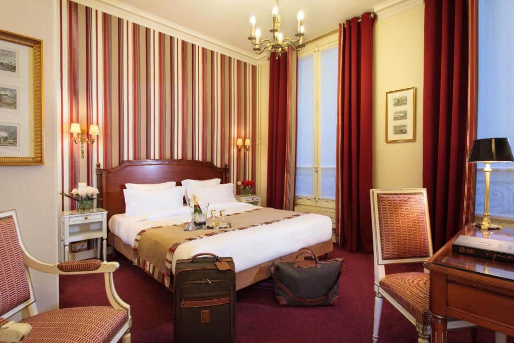 Quarto do Hôtel Mayfair Paris, um dos hotéis onde ficar em Paris