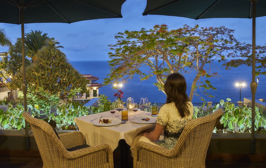 Restaurante Il Gallo d'Oro, no Funchal, com vista para o mar
