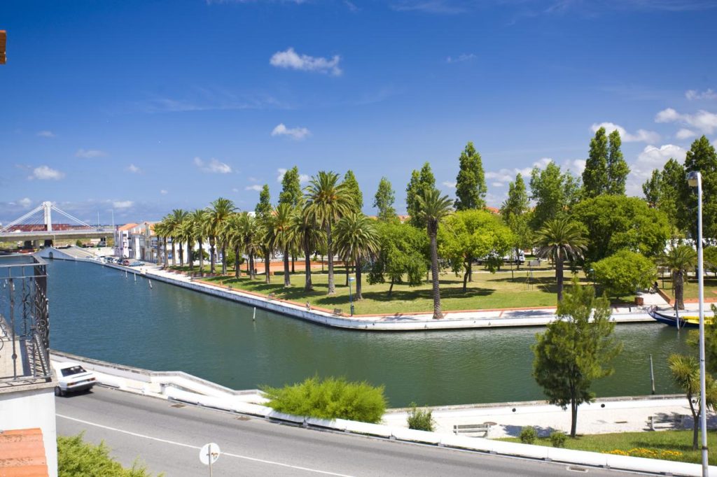 Vista da ria a partir do Hotel das Salinas, em Aveiro.