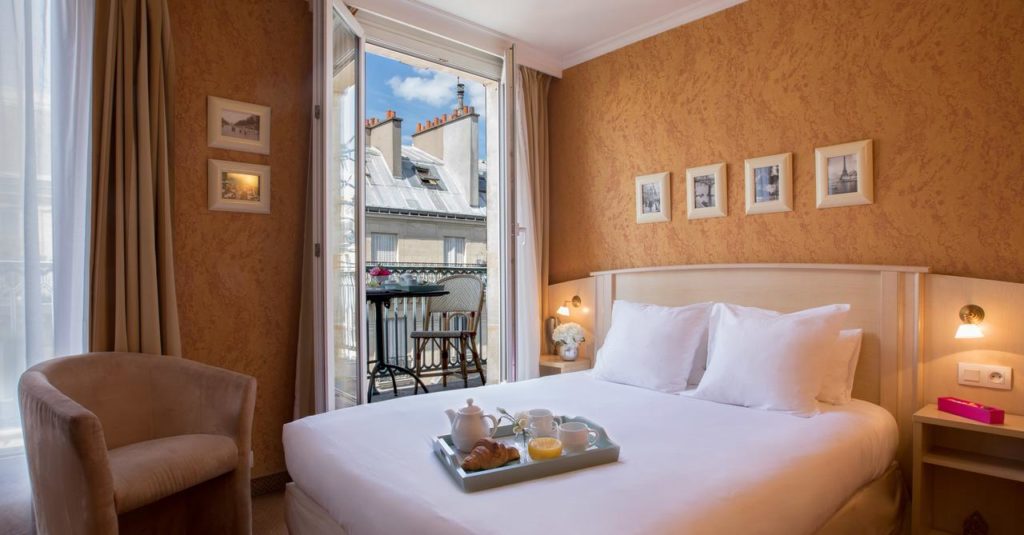 Quarto acolhedor do Hotel Elysées Opera