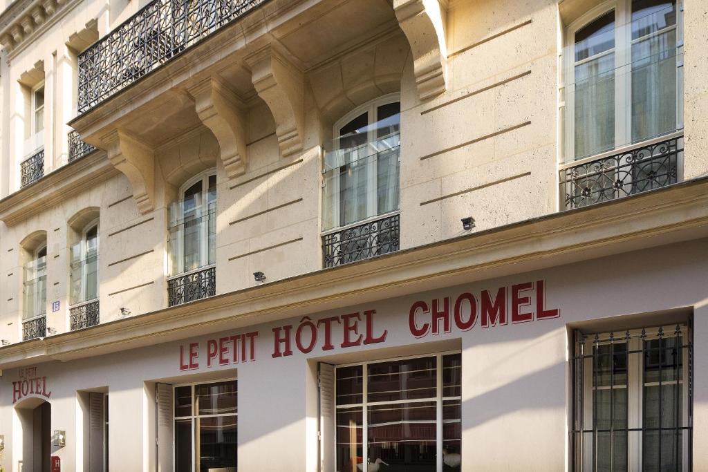 Fachada clássica parisiense do Hotel Le Petit Chomel