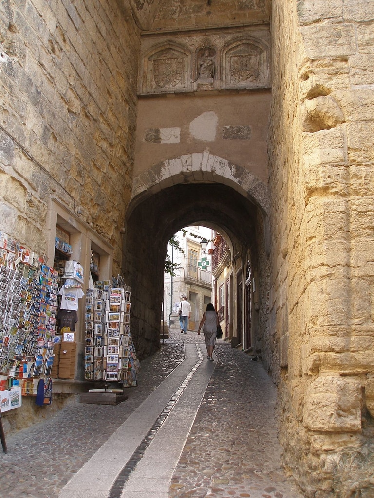 Arco de Almedina em Coimbra