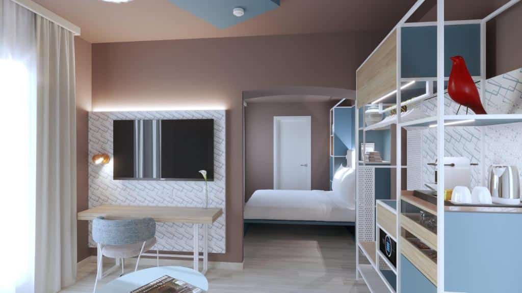 quarto do Adesso Hotel, um dos hotéis baratos em Roma, com decoração colorida, sala de estar com itens de cozinha, mesa com cadeiras, televisão e cama de casal
