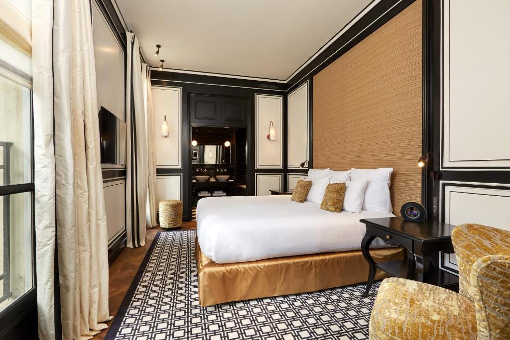 Quarto do Le Pavillon de la Reine &amp; Spa, um dos hotéis onde ficar em Paris