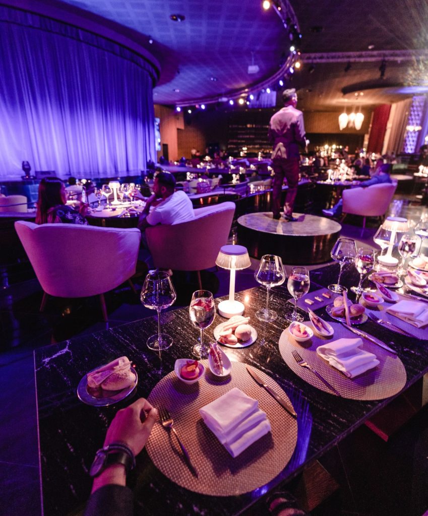 Mesa no Chic Cabaret