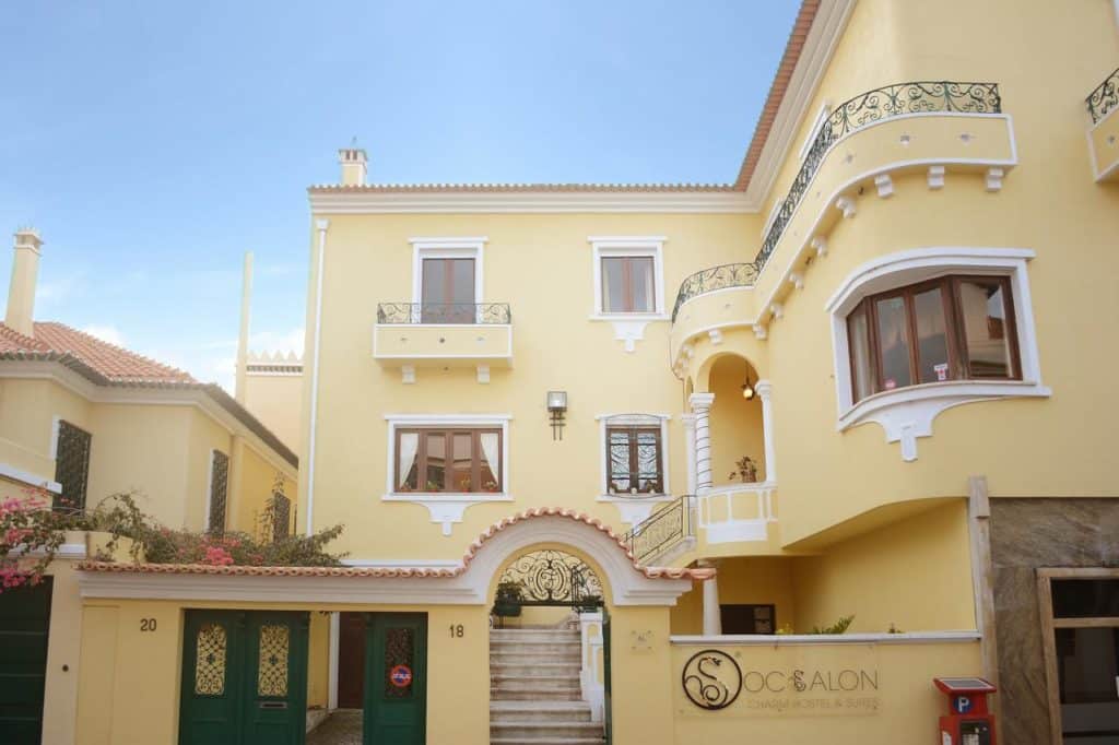 Fachada em estilo Arte Nova do OC Salon, em Aveiro.