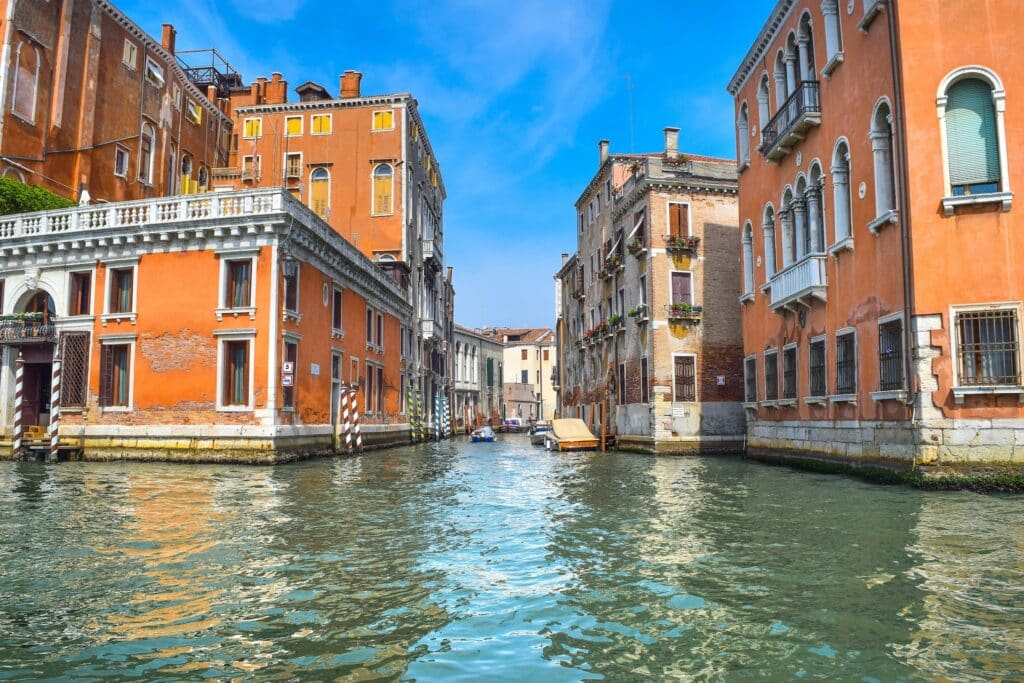 Passeio de barco pelos canais de Veneza